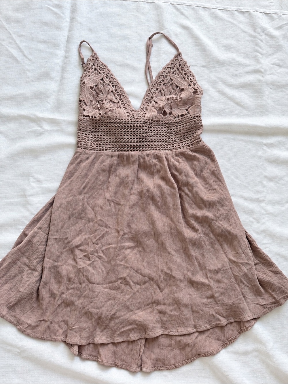 Ocean Drive Crochet Lace Mini Dress Medium Mauve Boho Tie Back Cutout